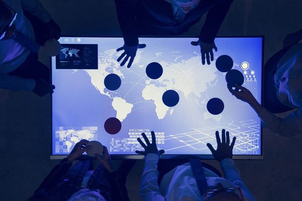 Quelles technologies permettent d'améliorer l'interaction client sur les sites de services financiers?